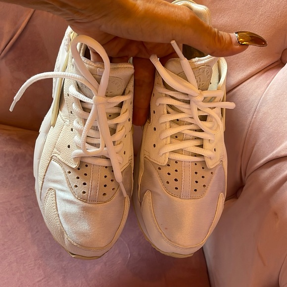 Woman’s White Nike Air White Platnum - Picture 13 of 17